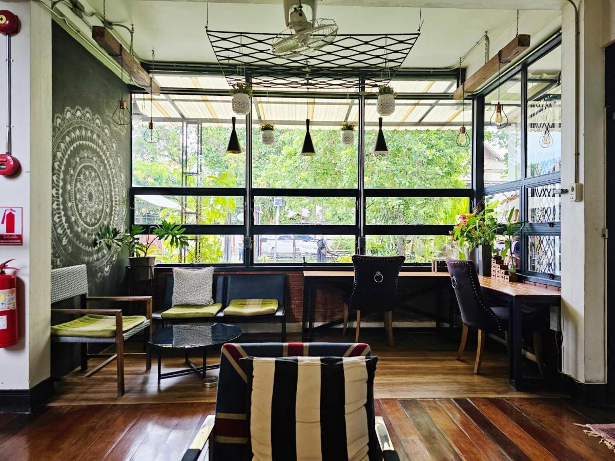 Sherloft Home & Hostel Chiang Mai Exterior foto