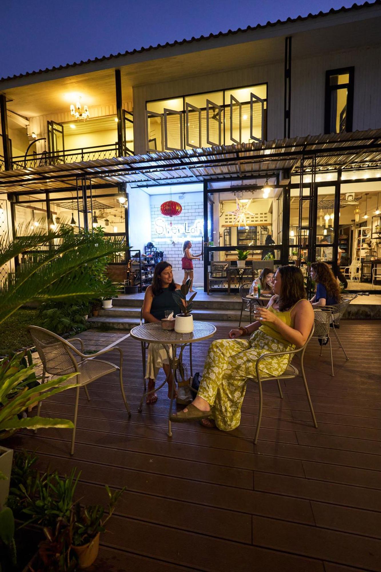 Sherloft Home & Hostel Chiang Mai Exterior foto