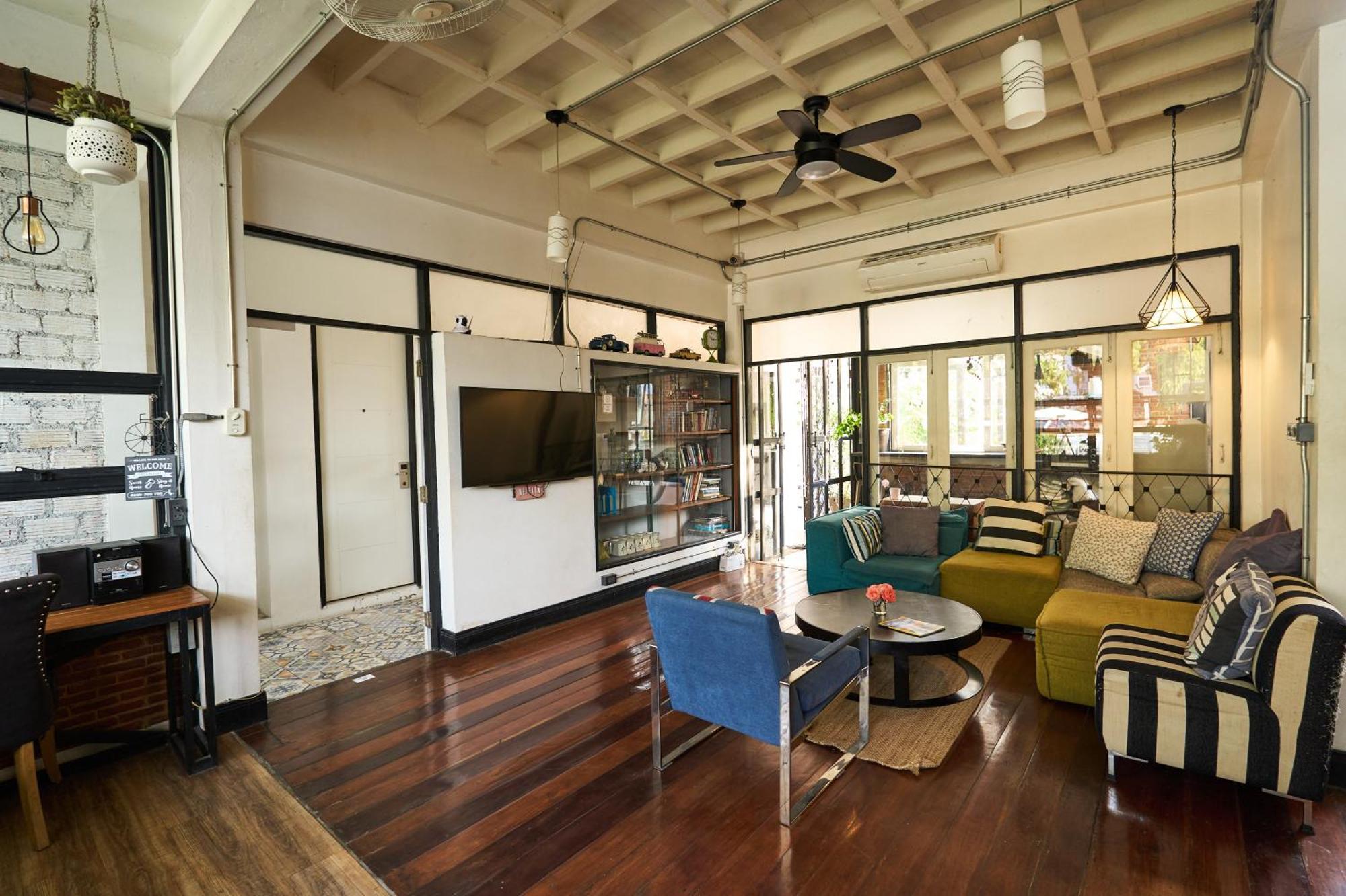 Sherloft Home & Hostel Chiang Mai Exterior foto