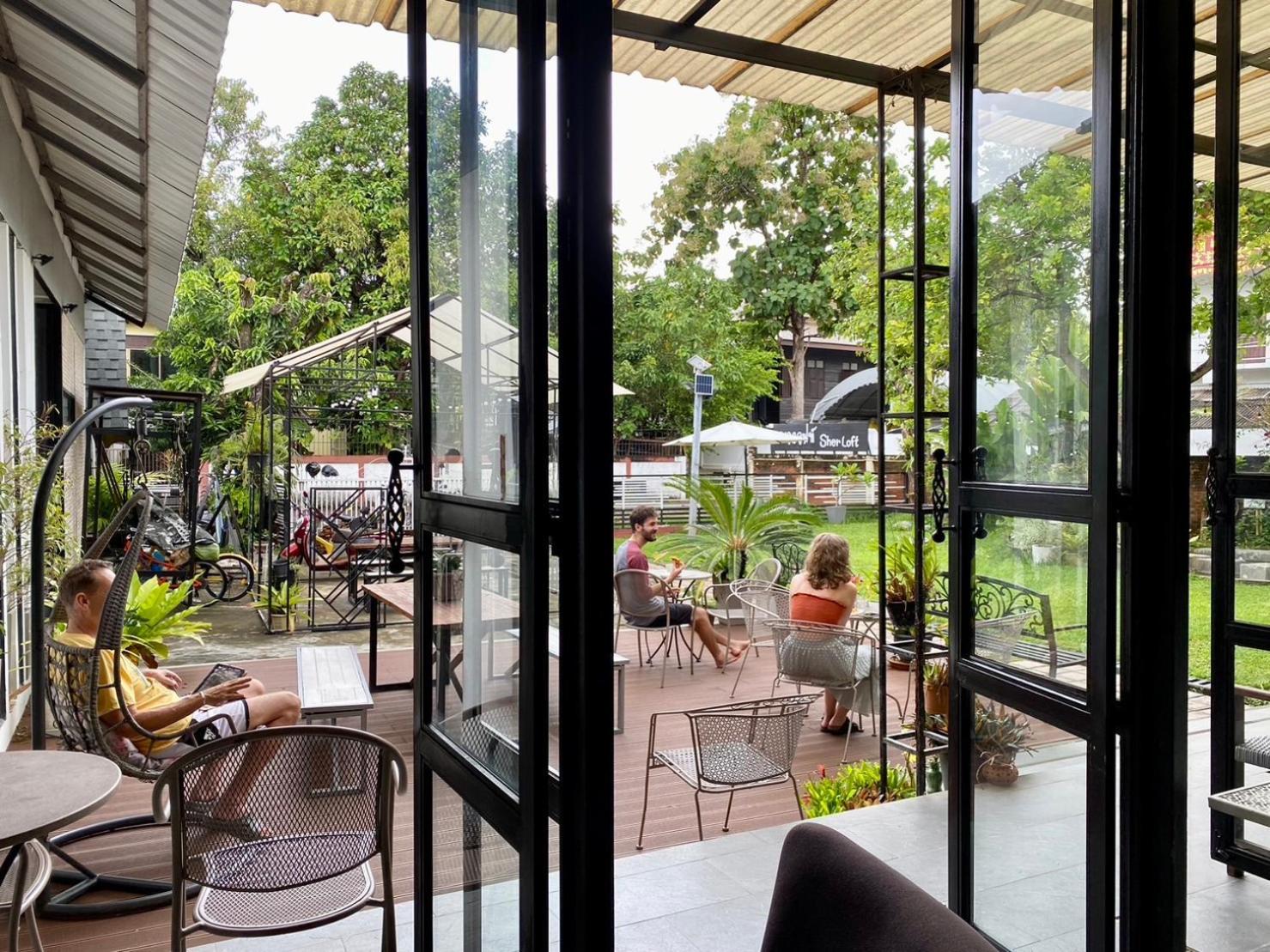Sherloft Home & Hostel Chiang Mai Exterior foto