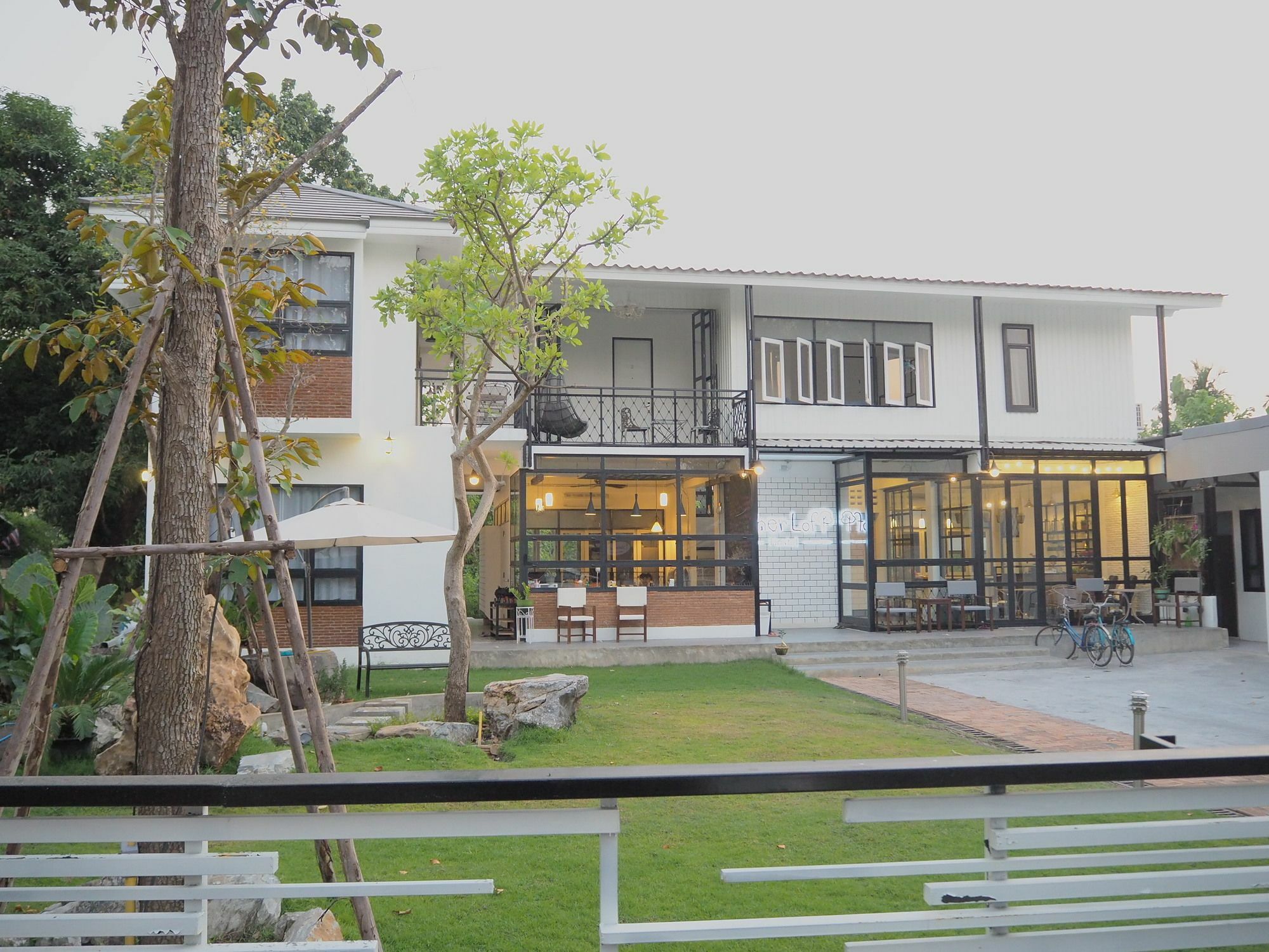 Sherloft Home & Hostel Chiang Mai Exterior foto
