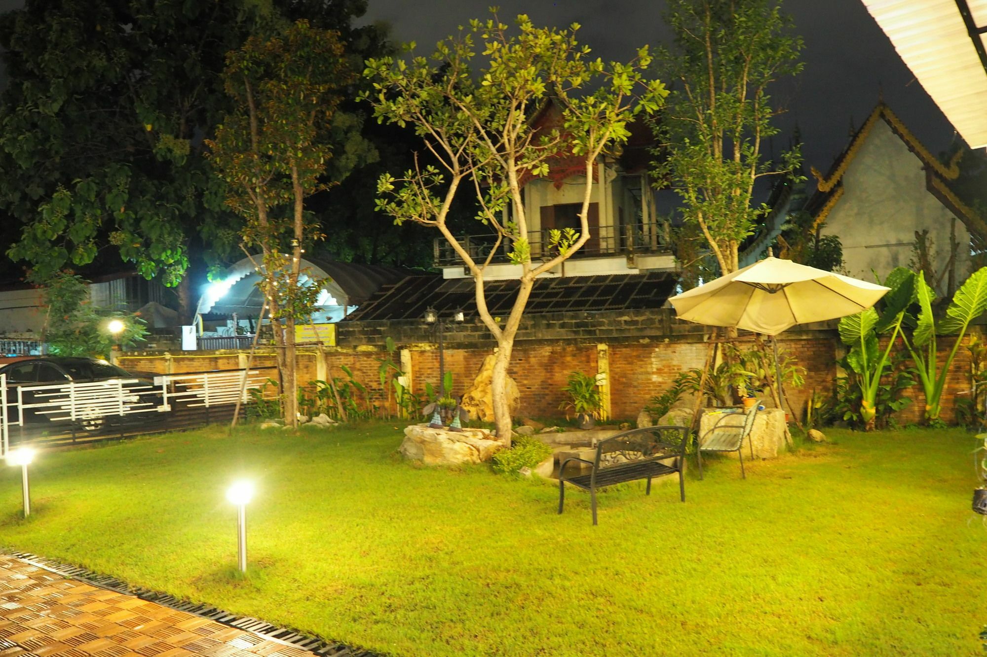 Sherloft Home & Hostel Chiang Mai Exterior foto
